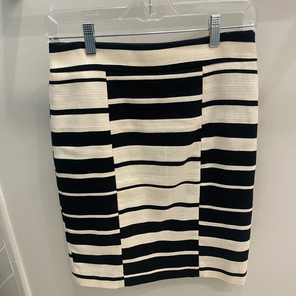 Ann Taylor Black White Color block Stripe Pencil Skirt - Picture 1 of 3